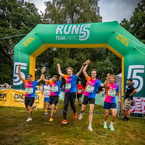 Firmenlauf Hamburg RUN5 TEAMSTAFFEL Zieleinlauf